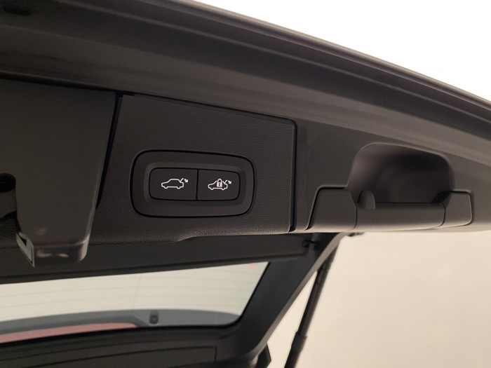 Volvo XC60 B4 AWD PLUS DARK AUT 1.maj