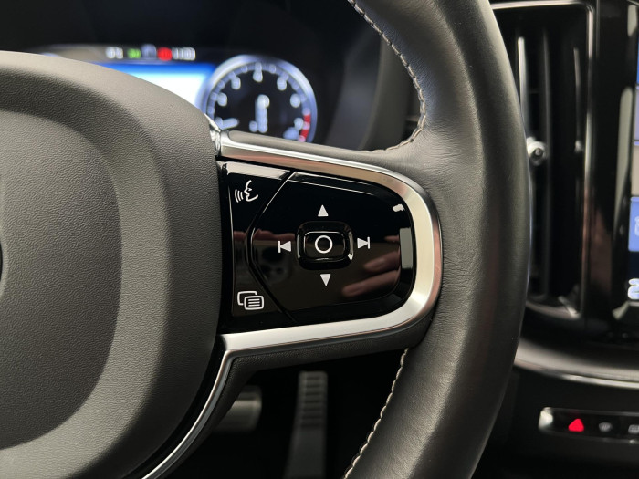 Volvo XC60 T4 R-DESIGN AUT