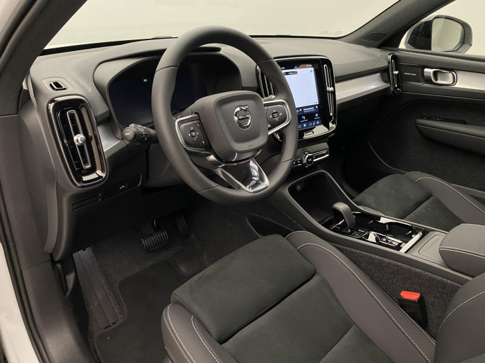Volvo XC40 B3 AUT DARK PLUS