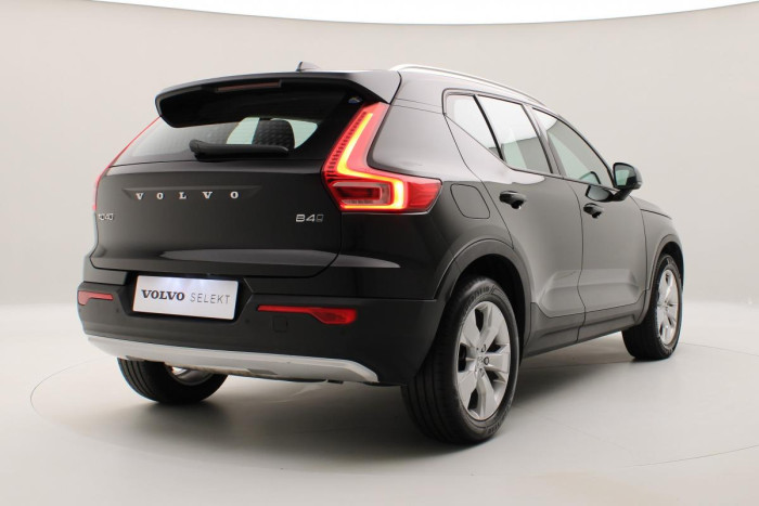 Volvo XC40 B4 AWD MOMENTUM AUT REZERVACE 2.0 Momentum