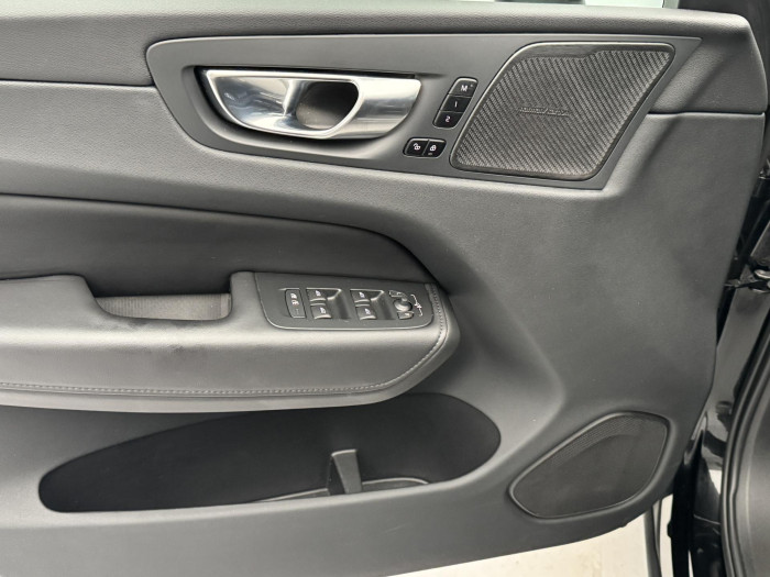 Volvo XC60 B4 AWD PLUS DARK AUT