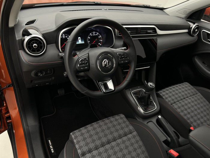 MG ZS 1.5 ESSENTIAL PLUS CZ 1.maj.