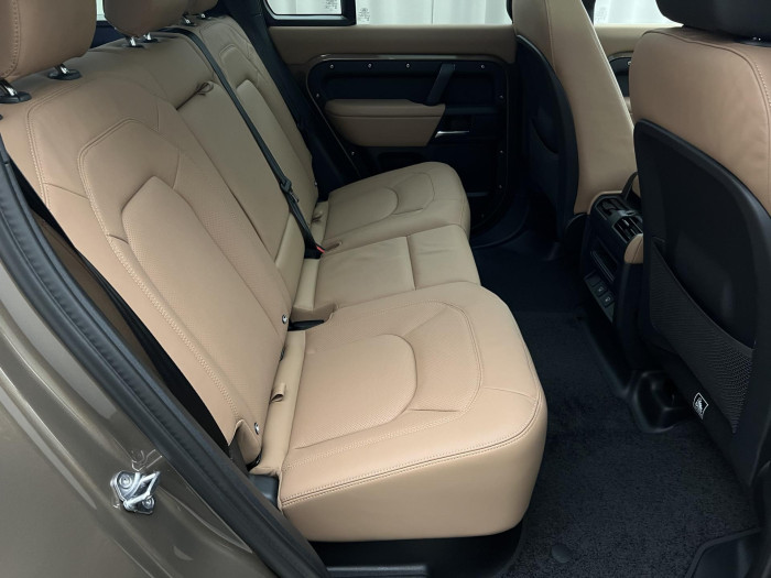 Land Rover Defender 110 D300 X-DYN. HSE REZERVACE 3.0 d