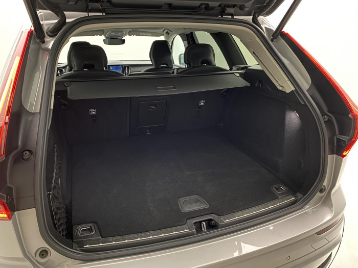 Volvo XC60 B4 AWD PLUS DARK AUT CZ 1.maj