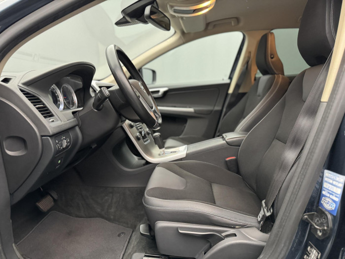 Volvo XC60 D5 AWD MOMENTUM AUT CZ 2.4 d Momentum