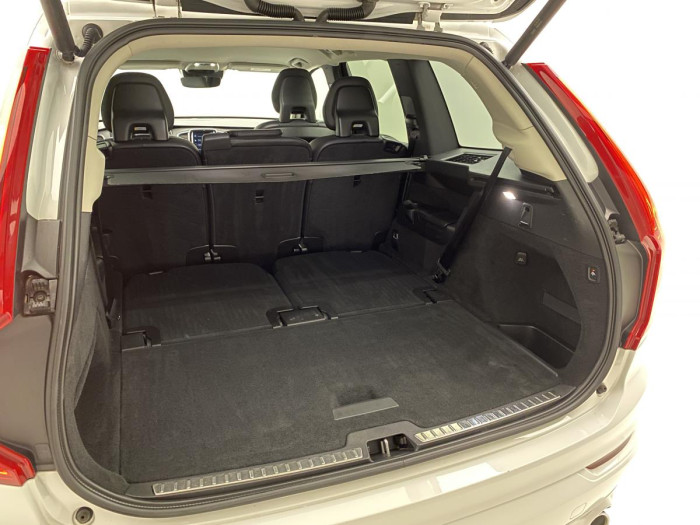 Volvo XC90 D5 AWD MOMENTUM REZERVACE 2.0 d Momentum