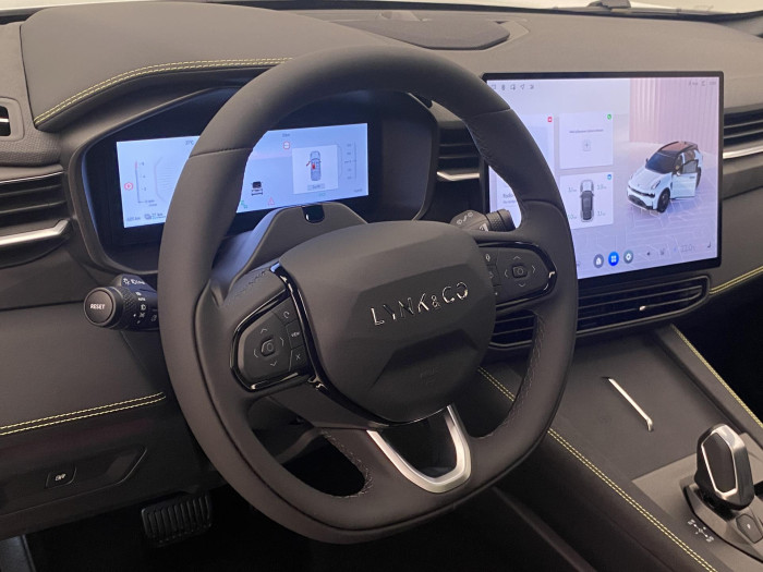 Lynk & Co 01 01 MORE PHEV