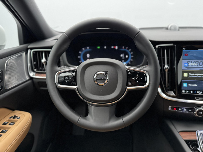 Volvo V60 CC B5 AWD ULTIMATE REZERVACE 2.0 CC CC