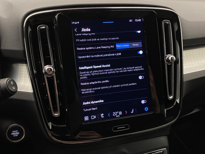 Volvo XC40 B3 DARK PLUS AUT CZ