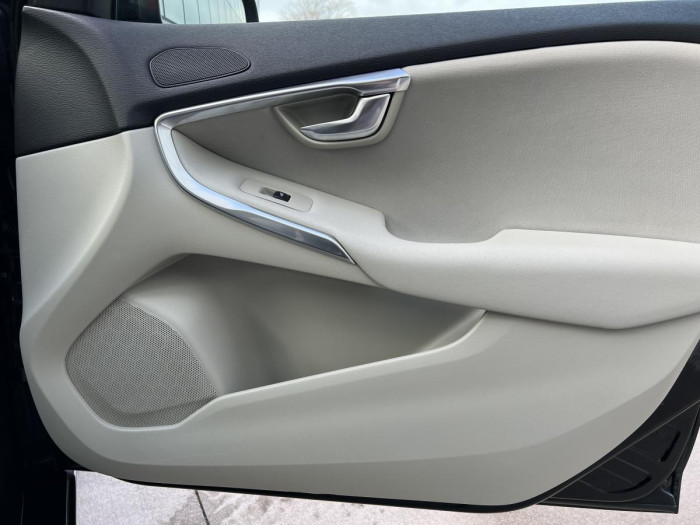 Volvo V40 T3 MOMENTUM Aut CZ 1.5 Momentum