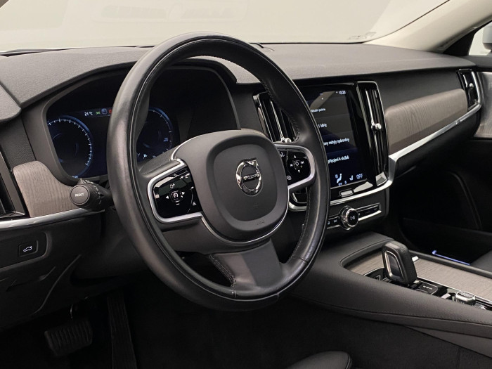 Volvo V90 CC B4 AWD MOMENTUM  REZERVACE 2.0 CC CC Momentum