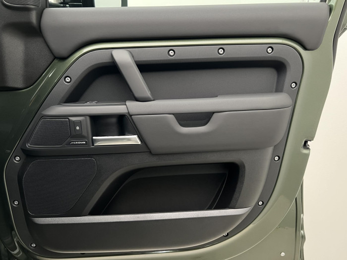 Land Rover Defender 110 D250 X-DYNAMIC SE AWD Aut 3.0 d Dynamic SE