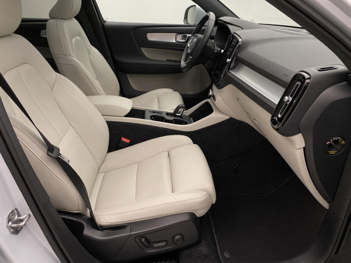Volvo XC40 T5 TWIN ENGINE AUT REZERVACE
