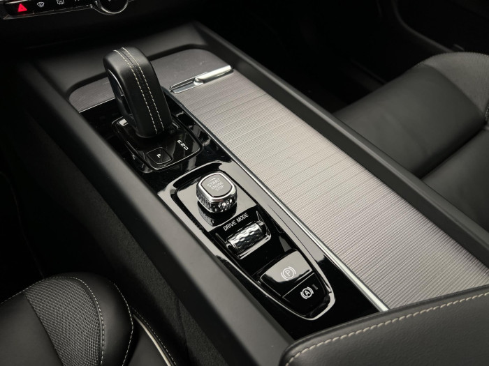 Volvo XC60 B5 AWD R-DESIGN AUT