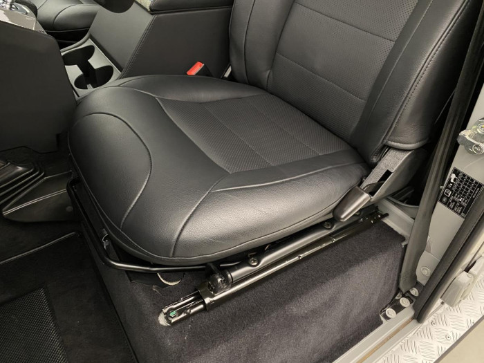 Land Rover Defender WORKS V8 ISLAY EDITION 5.0 V8 Edition