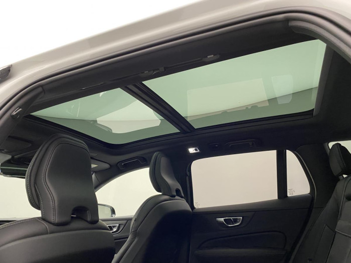Volvo V60 T6 AWD RECHARGE REZERVACE