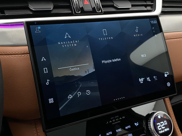 Jaguar F-Pace D300 R-DYNAMIC HSE REZERVACE 3.0 d Dynamic