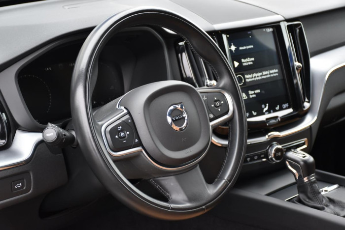 Volvo XC60 D4 AWD MOMENTUM REZERVACE 2.0 d Momentum