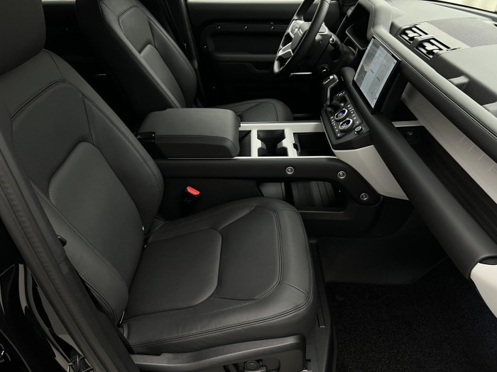 Land Rover Defender 110 D250 X-DYNAMIC SE AWD Aut 3.0 d Dynamic SE