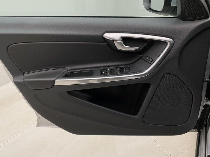 Volvo V60 D4 SUMMUM AUT NAVIGACE 2.0 d Summum