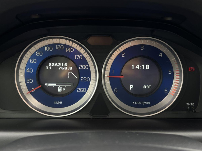 Volvo XC60 D5 AWD R-DESIGN Aut CZ 2.4 d