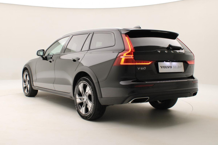 Volvo V60 CC B4 AWD MOMENTUM REZERVACE 2.0 CC CC Momentum