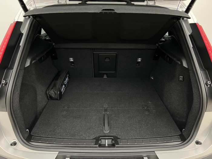 Volvo XC40 B3 ULTRA DARK AUT CZ 1.maj.