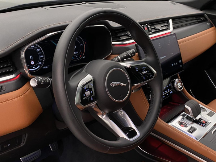 Jaguar F-Pace D200 AWD R-DYNAMIC REZERVACE 2.0 d Dynamic