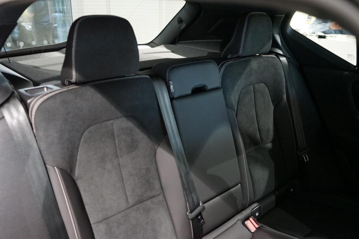 Volvo XC40 PURE ELECTRIC TWIN - Rezervace