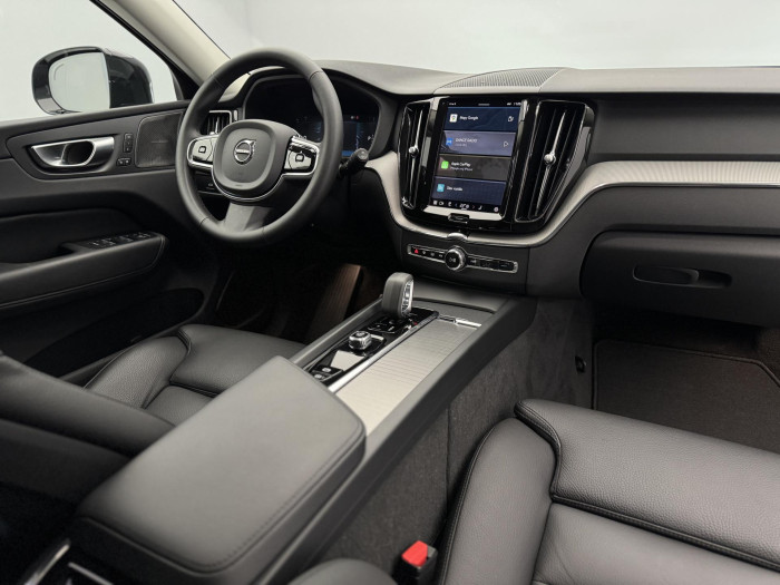 Volvo XC60 B4 AWD PLUS DARK AUT 1.maj