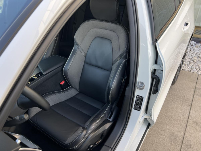 Volvo V60 B4 R-DESIGN Aut 1.maj.