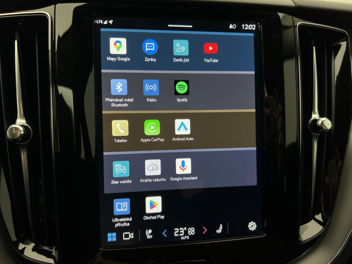 Volvo XC60 B5 AWD PLUS DARK AUT CZ