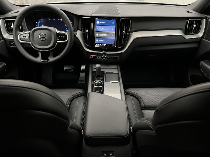 Volvo XC60 B4 AWD R-DESIGN AUT CZ