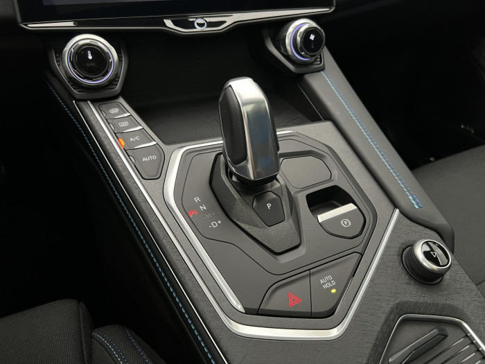 Lynk & Co 01 HEV DCT AUT