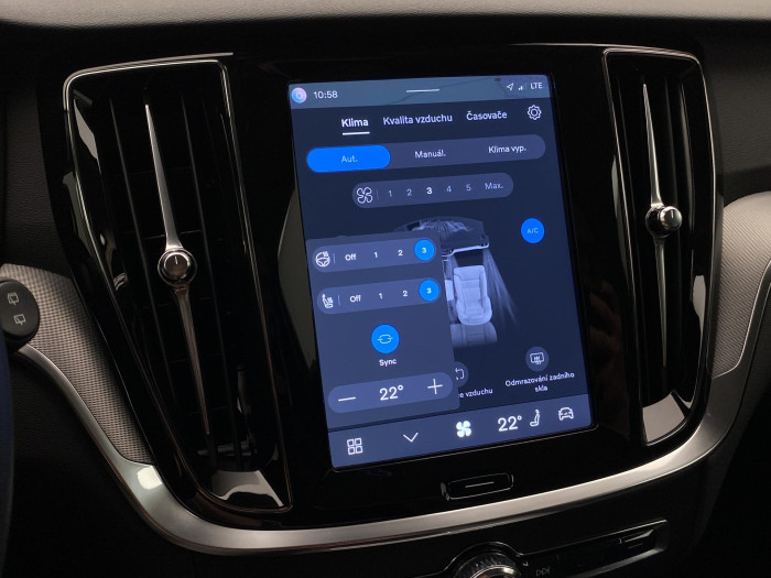 Volvo V60 B4 DARK PLUS AUT CZ