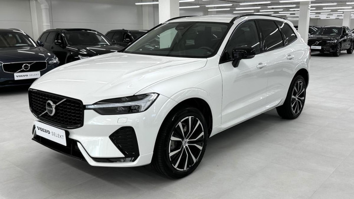 Volvo XC60 B4 AWD PLUS DARK REZERVACE 2.0 Plus
