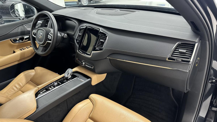 Volvo XC90 B5 AWD INSCRIPTION REZERVACE