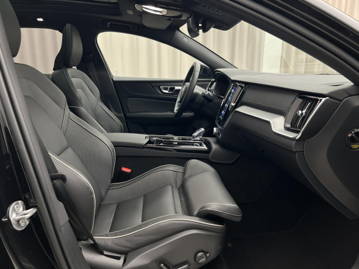 Volvo V60 T6 AWD RECHARGE ULTRA DARK AUT