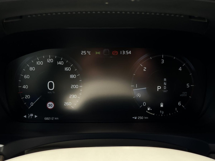 Volvo V90 CROSS COUNTRY B4 AWD Aut 1.maj