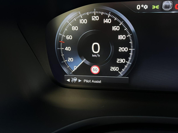 Volvo V60 B4 R-DESIGN Aut 1.maj.