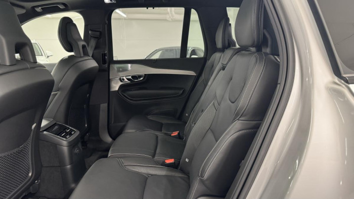 Volvo XC90 T8 AWD R-DESIGN REZERVACE