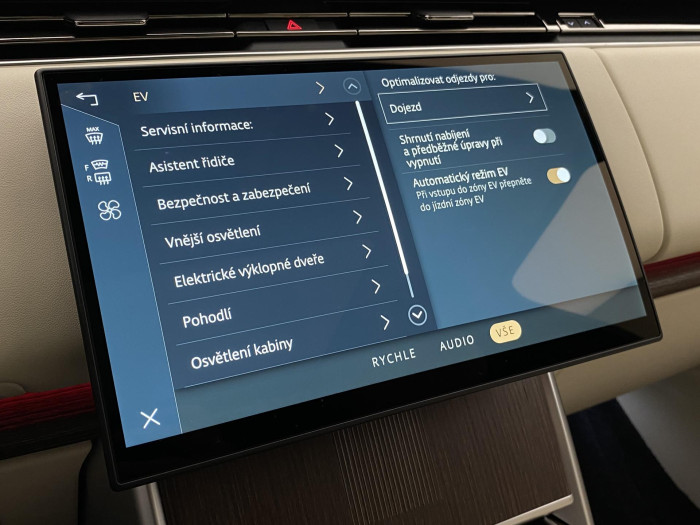 Land Rover Range Rover P550e AUTOBIOGRAPHY SWB