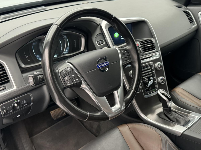 Volvo XC60 D4 AWD SUMMUM AUT REZERVACE 2.4 d Summum