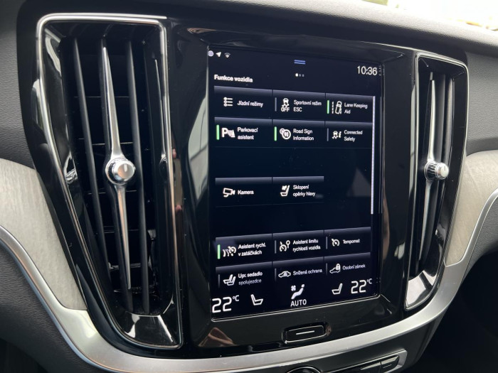 Volvo V60 CROSS COUNTRY B4 AWD Aut 1.maj