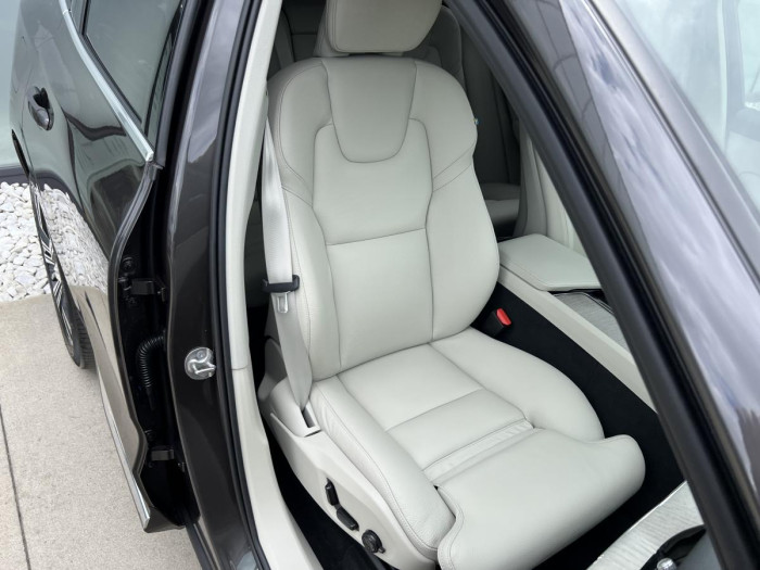 Volvo XC60 B4 PLUS BRIGHT Aut REZERVACE