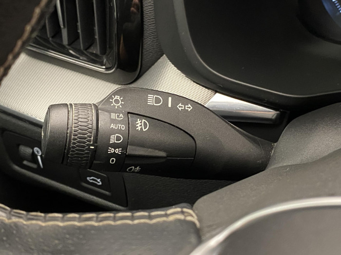 Volvo XC60 D4 AWD R-DESIGN AUT CZ 2.0 d