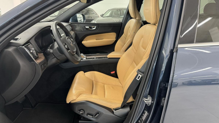 Volvo XC60 B4 AWD INSCRIPTION REZERVACE