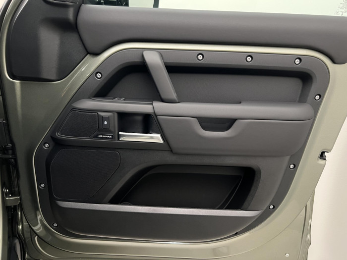 Land Rover Defender 110 D300 X-DYNAMIC SE AWD Aut 3.0 d Dynamic SE