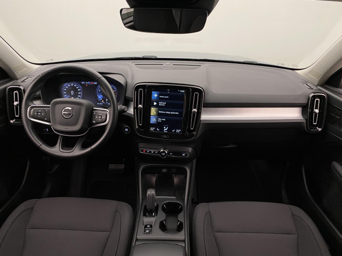 Volvo XC40 B4 AWD MOMENTUM REZERVACE 2.0 Momentum