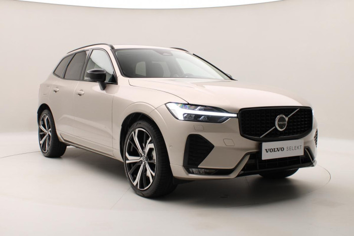 Volvo XC60 B5 AWD ULTIMATE REZERVACE